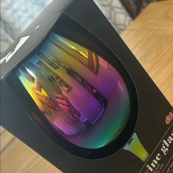 XL Iridescent Wine Glass - Picture 2 of 4